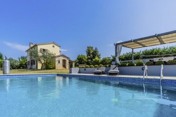 Ferienhäuser mit Pool