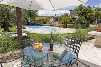 Ferienwohnungen mit Pool