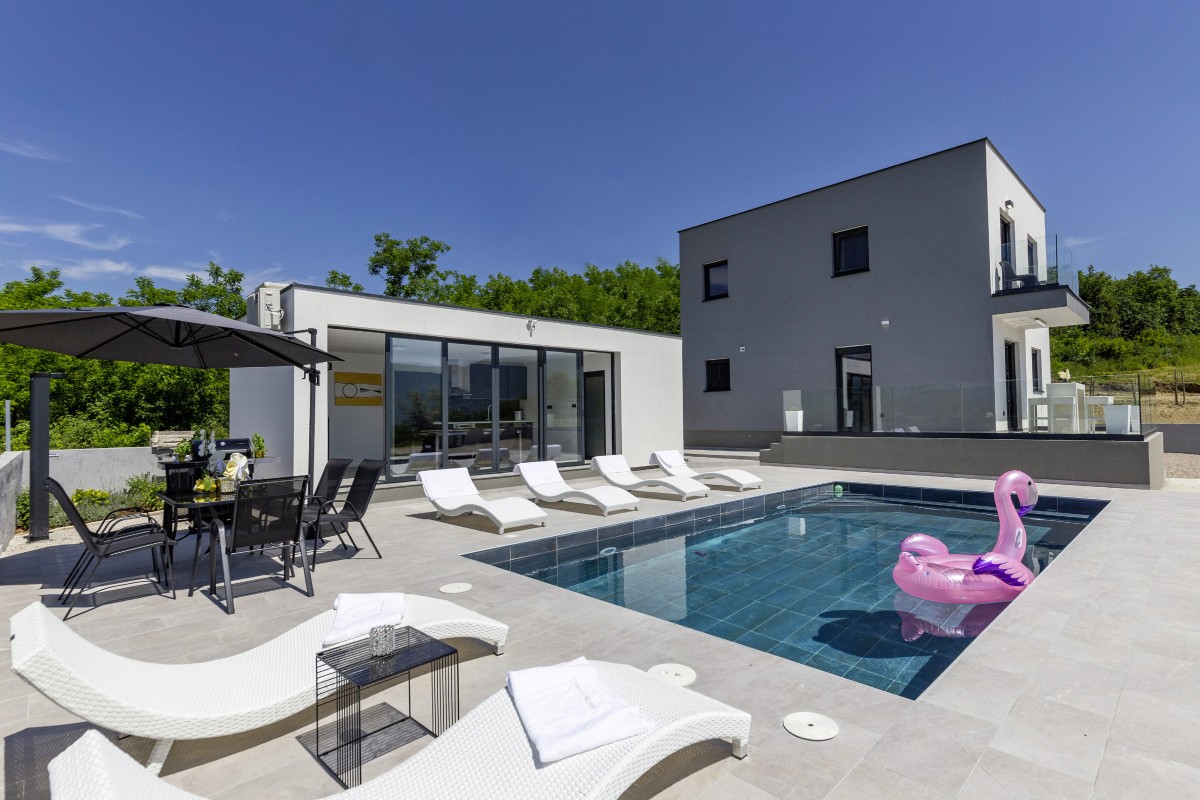 Feedback Villa The View